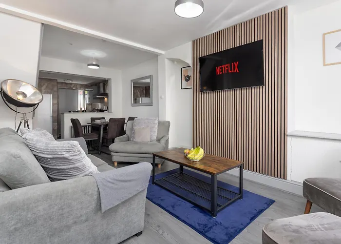 Gorst House - Air Host & Stay - Free Parking