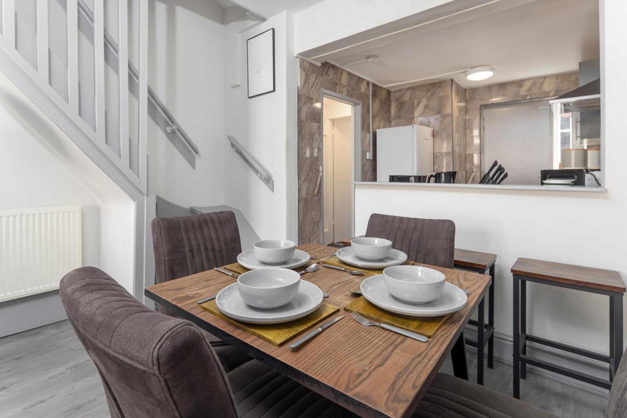 Holiday home Gorst House - Air Host & - Free Parking Liverpool