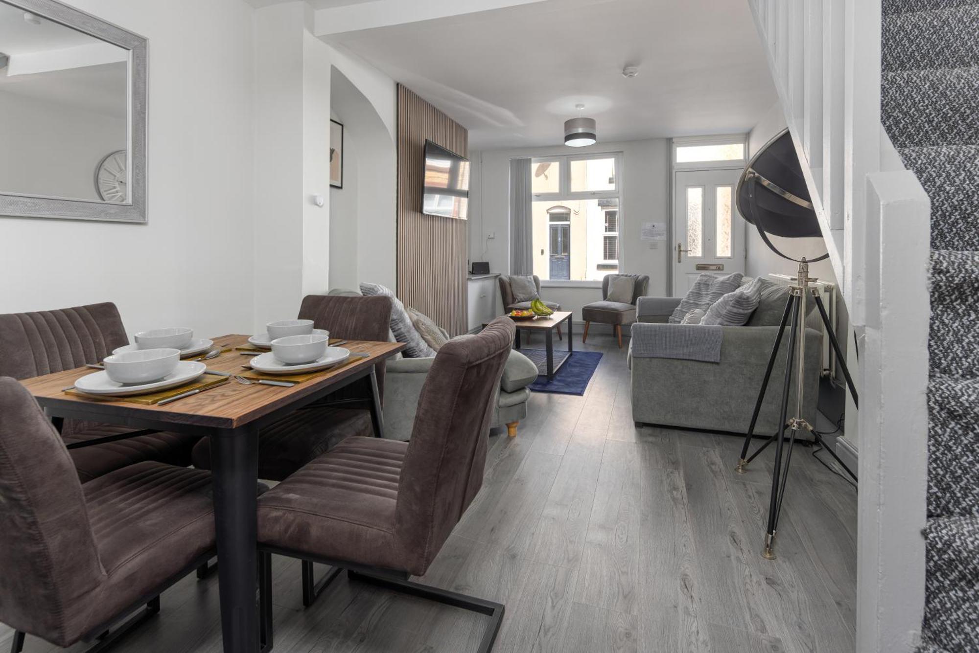 Holiday home Gorst House - Air Host & - Free Parking